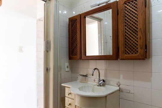 Banheiro de kitnet/studio para alugar com 1 quarto, 38m² em Sé, São Paulo