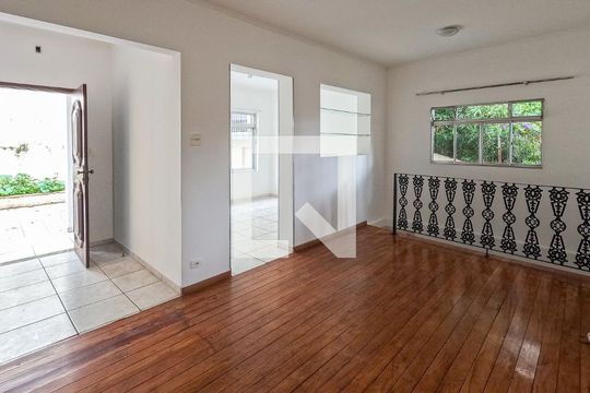 Casa à venda com 3 quartos, 250m² em Vila Cavaton, São Paulo