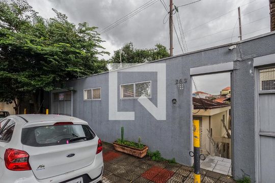Fachada de casa à venda com 3 quartos, 250m² em Vila Cavaton, São Paulo