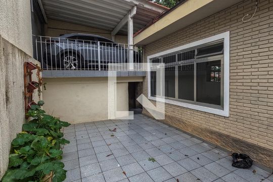 Área Externa de casa à venda com 3 quartos, 250m² em Vila Cavaton, São Paulo