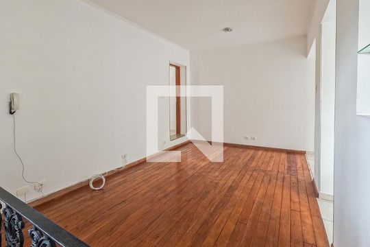 Sala de casa à venda com 3 quartos, 250m² em Vila Cavaton, São Paulo