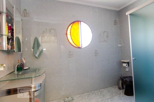 Banheiro da Suíte de casa à venda com 3 quartos, 430m² em Jardim Santa Cecília, Guarulhos
