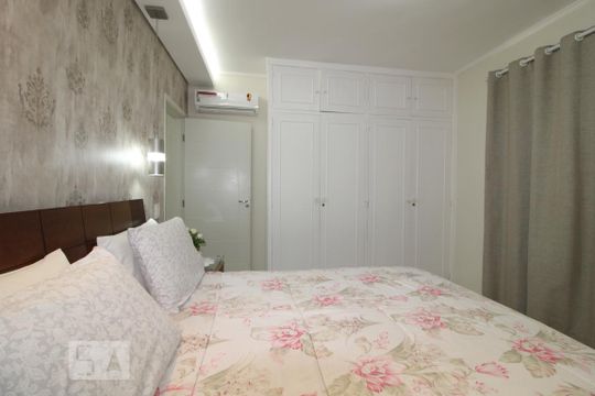 Suíte de casa à venda com 4 quartos, 180m² em Vila Cordeiro, São Paulo