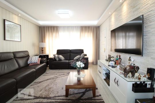 Sala de casa à venda com 4 quartos, 180m² em Vila Cordeiro, São Paulo