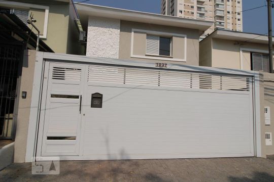 Fachada de casa à venda com 4 quartos, 180m² em Vila Cordeiro, São Paulo