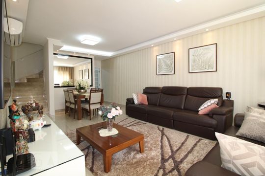 Sala de casa à venda com 4 quartos, 180m² em Vila Cordeiro, São Paulo