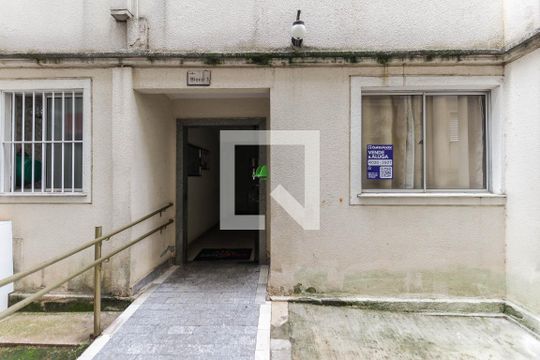 Janela + Placa de apartamento à venda com 1 quarto, 45m² em Vila Curuçá, São Paulo