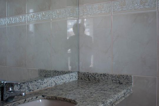 Banheiro Suíte de apartamento à venda com 3 quartos, 310m² em Santa Tereza, Porto Alegre
