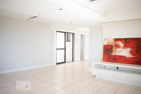 Sala de Estar 2º Andar de apartamento à venda com 3 quartos, 310m² em Santa Tereza, Porto Alegre