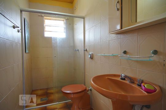 Banheiro de casa à venda com 2 quartos, 120m² em São José, Canoas