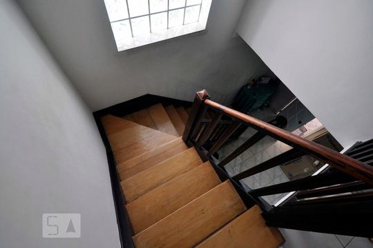 Escada de casa à venda com 4 quartos, 200m² em Vila Universitária, São Paulo