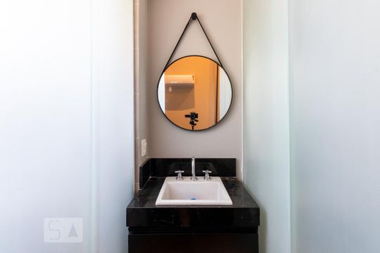 Banheiro de kitnet/studio à venda com 1 quarto, 28m² em Vila Olímpia, São Paulo