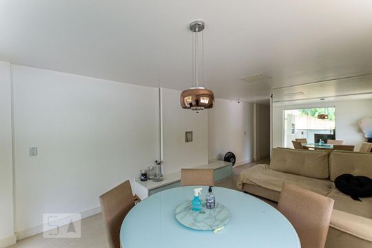 Sala de apartamento à venda com 1 quarto, 45m² em Itaipu, Niterói