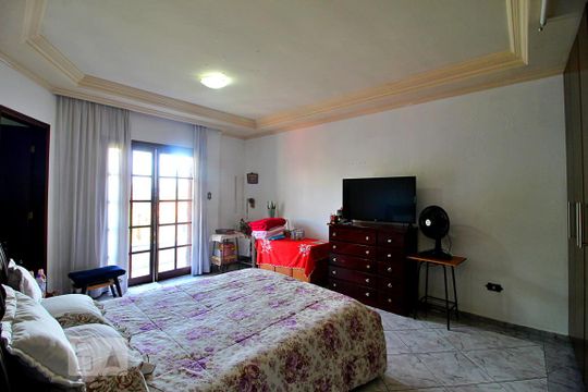 Suíte 1 de casa à venda com 3 quartos, 394m² em Vila Helena, Santo André