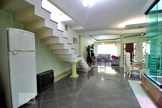 Corredor de casa à venda com 3 quartos, 394m² em Vila Helena, Santo André