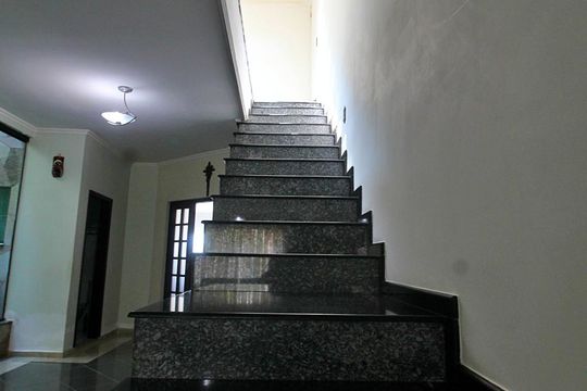 Escada de casa à venda com 3 quartos, 394m² em Vila Helena, Santo André