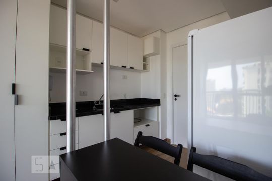Cozinha de kitnet/studio para alugar com 1 quarto, 26m² em Butantã, São Paulo