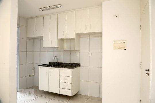 Cozinha de apartamento para alugar com 3 quartos, 65m² em Jardim Caboré, São Paulo