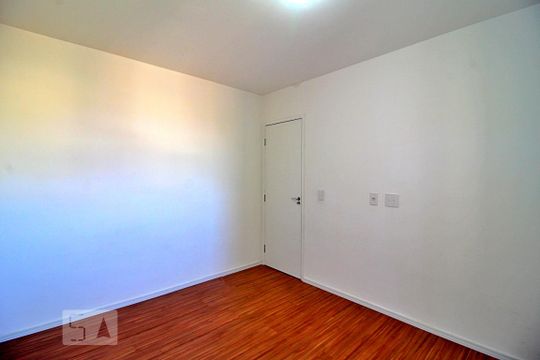 Quarto 2 de apartamento para alugar com 2 quartos, 46m² em Jardim Utinga, Santo André