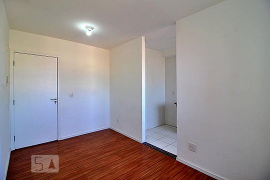 Sala de apartamento para alugar com 2 quartos, 46m² em Jardim Utinga, Santo André