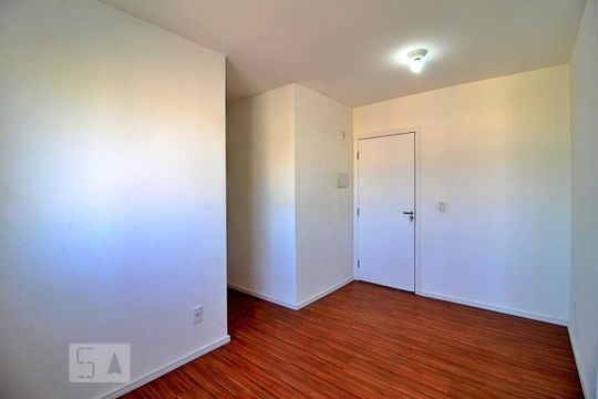 Sala de apartamento para alugar com 2 quartos, 46m² em Jardim Utinga, Santo André