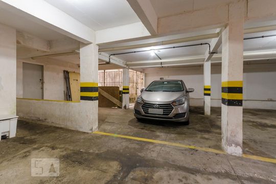 Garagem - 2 vagas de apartamento para alugar com 3 quartos, 144m² em Pituba, Salvador
