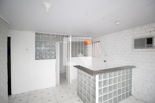 Sala/Cozinha de casa à venda com 2 quartos, 52m² em Protásio Alves, Porto Alegre