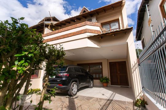 Fachada de casa à venda com 3 quartos, 198m² em Tristeza, Porto Alegre