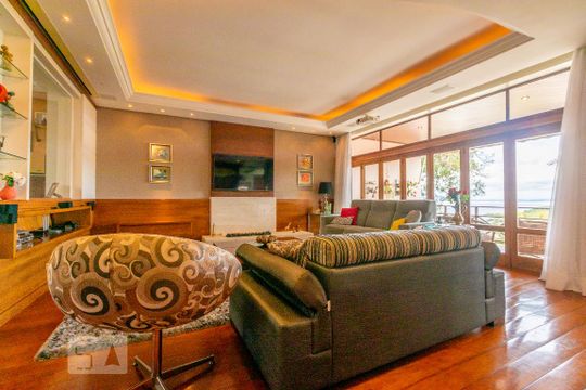 Sala de casa à venda com 4 quartos, 450m² em Jardim Isabel, Porto Alegre