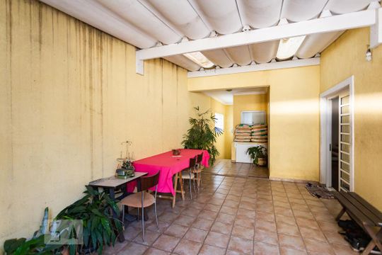 Quintal de casa à venda com 4 quartos, 510m² em Jardim das Flores, Osasco