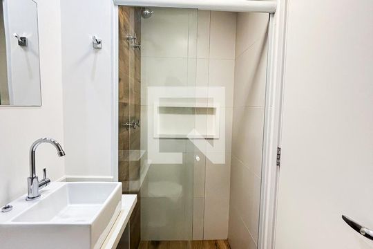 Banheiro de apartamento à venda com 1 quarto, 22m² em Jardim das Acácias, São Paulo
