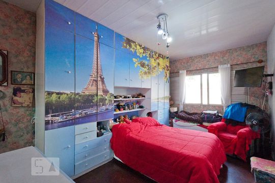 Suíte de casa à venda com 4 quartos, 250m² em Vila Ré, São Paulo