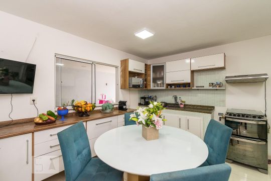 Cozinha de casa de condomínio à venda com 6 quartos, 650m² em Irajá, Rio de Janeiro