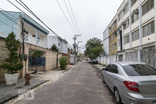 Área comum de acesso  de casa de condomínio à venda com 6 quartos, 650m² em Irajá, Rio de Janeiro