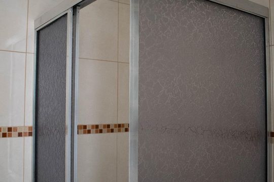 Banheiro de apartamento à venda com 1 quarto, 39m² em Santa Tereza, Porto Alegre