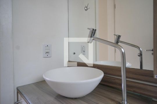 Banheiro suite de apartamento à venda com 3 quartos, 63m² em Jardim Itu Sabará, Porto Alegre