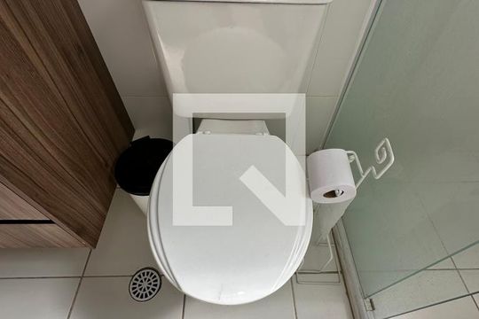 Banheiro de apartamento à venda com 2 quartos, 64m² em Vila Polopoli, São Paulo