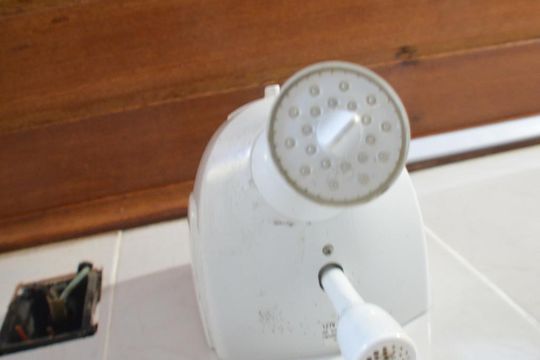 Banheiro de kitnet/studio para alugar com 1 quarto, 24m² em Stella Maris, Salvador