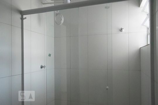 BANHEIRO de apartamento para alugar com 2 quartos, 50m² em Parque Peruche, São Paulo