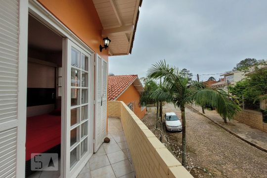 Varanda de casa para alugar com 3 quartos, 197m² em Teresópolis, Porto Alegre