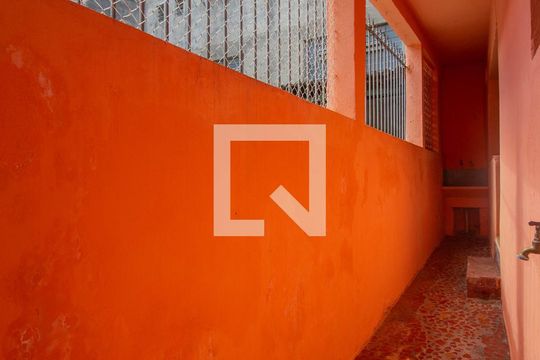 Quintal de casa para alugar com 2 quartos, 100m² em Vila São Vicente, São Paulo