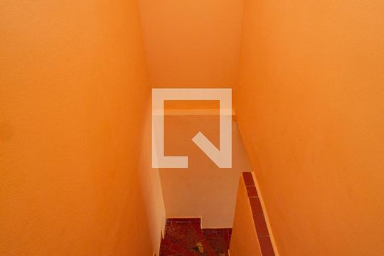 Escada de casa para alugar com 2 quartos, 100m² em Vila São Vicente, São Paulo