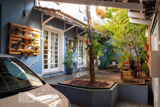 Fachada de casa à venda com 4 quartos, 238m² em Vila Vera, São Paulo