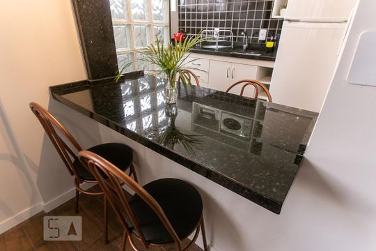 Cozinha - Kitnet -Balcão americano - mesa de kitnet/studio para alugar com 1 quarto, 38m² em Centro Histórico, Porto Alegre