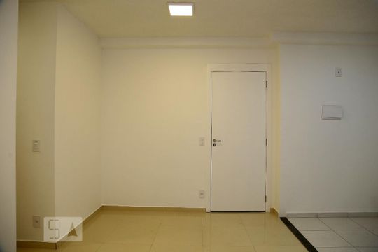 Sala de apartamento para alugar com 2 quartos, 42m² em Parque Reboucas, São Paulo