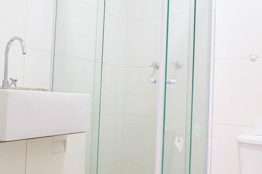 Banheiro de kitnet/studio à venda com 1 quarto, 28m² em Bela Vista, São Paulo