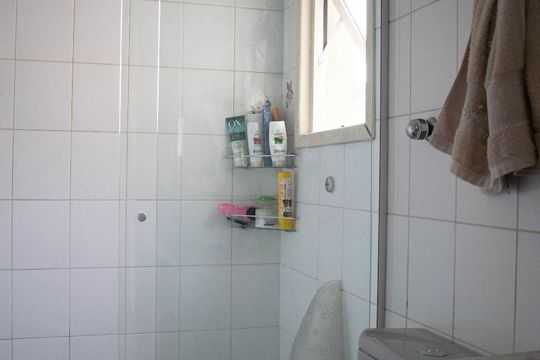 Banheiro de apartamento à venda com 2 quartos, 70m² em Tristeza, Porto Alegre