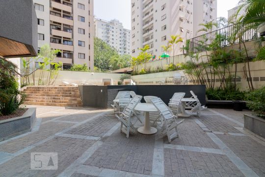 Área comum de apartamento à venda com 3 quartos, 135m² em Moema, São Paulo