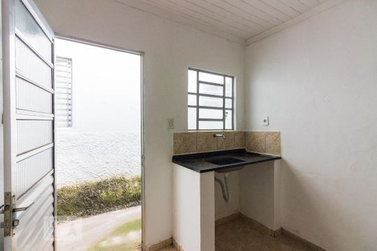 Cozinha de casa para alugar com 1 quarto, 20m² em Vila Santa Maria, São Paulo