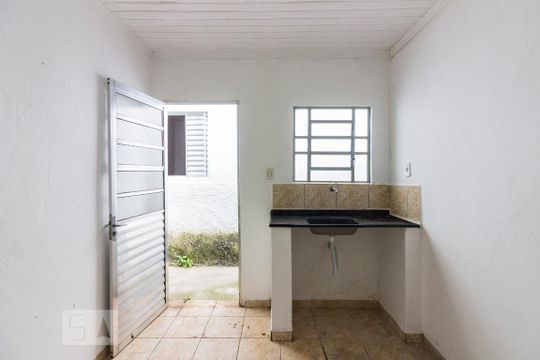 Casa para alugar com 1 quarto, 20m² em Vila Santa Maria, São Paulo
